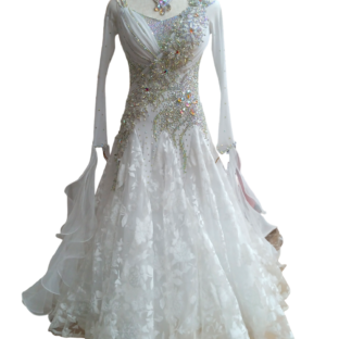 白ドレス　240903