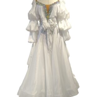 白ドレス　240912