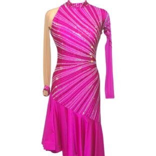 ピンクドレス　240805